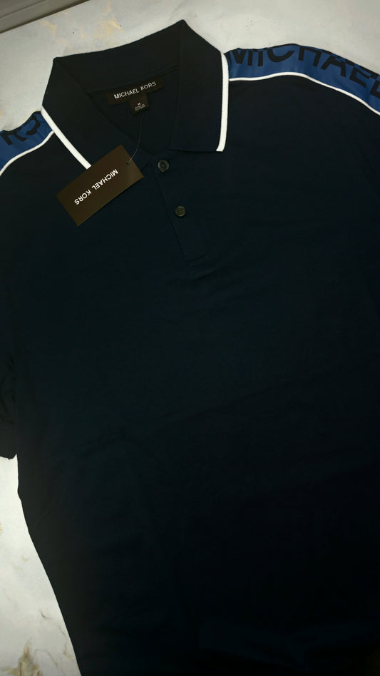 Camisa tipo polo.