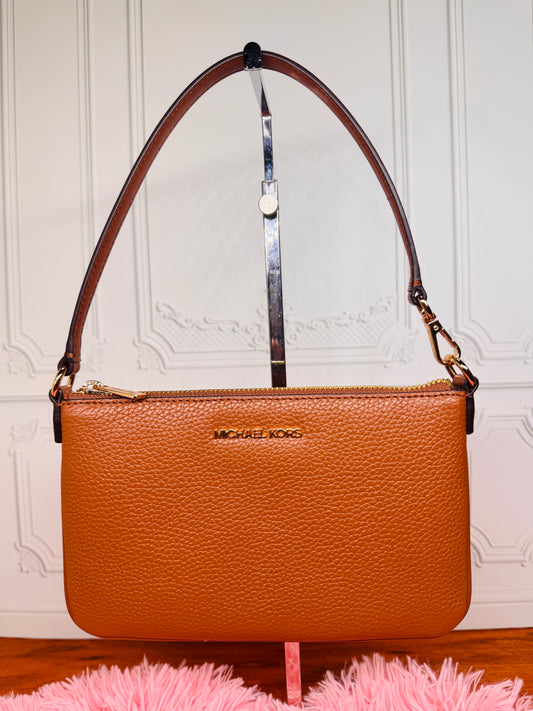 Bolsa de hombro.