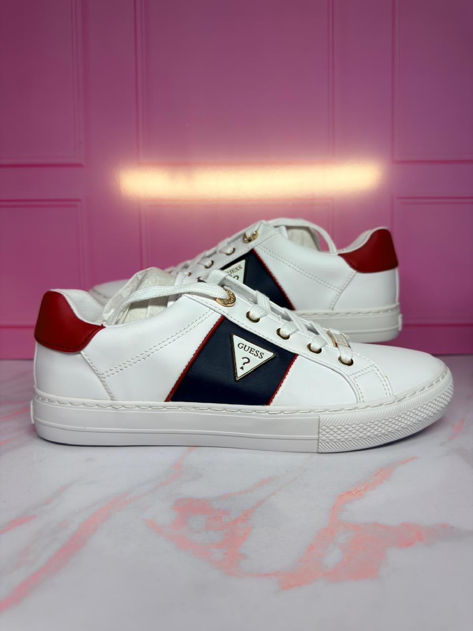 Tenis Guess.