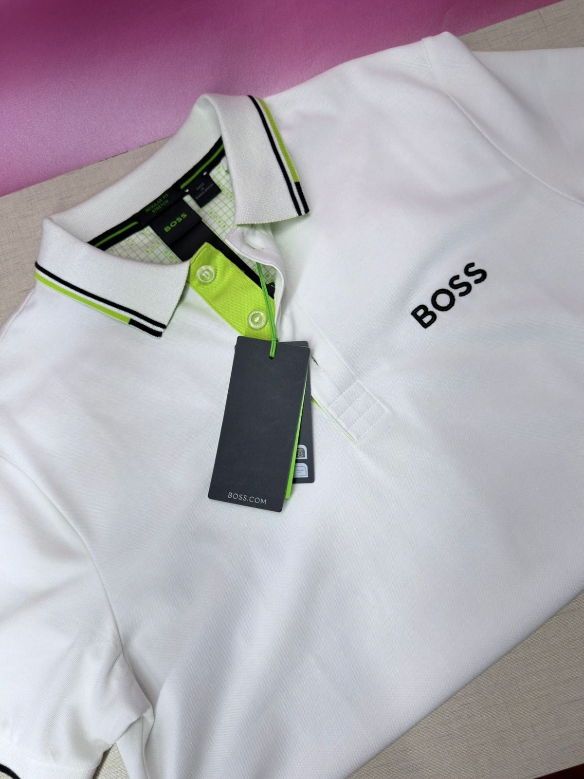 Camisa tipo polo.
